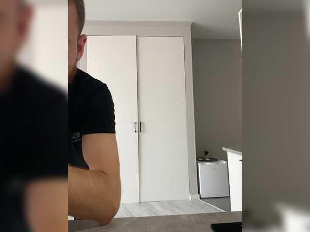 Entrez le videochat erotique avec le
modèle Room_of_love Room_of_love