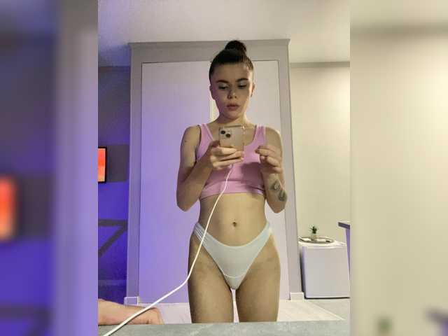 Entrez le videochat erotique avec le
modèle Room_of_love Room_of_love