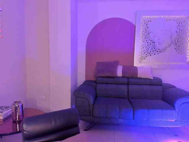 TaraLawrence webcam