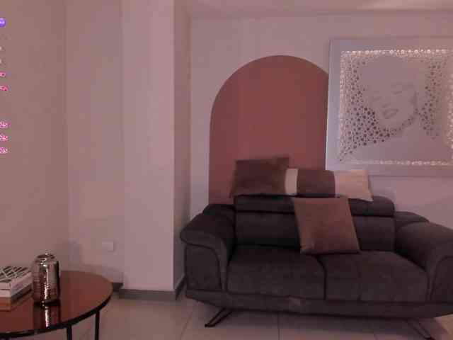 TaraLawrence webcam