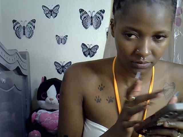 Sexxyezzy webcam