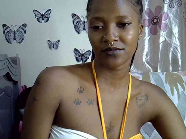 Sexxyezzy webcam