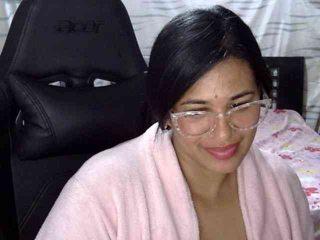 Letty33 webcam