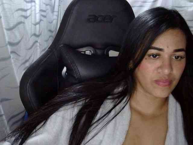 Letty33 webcam