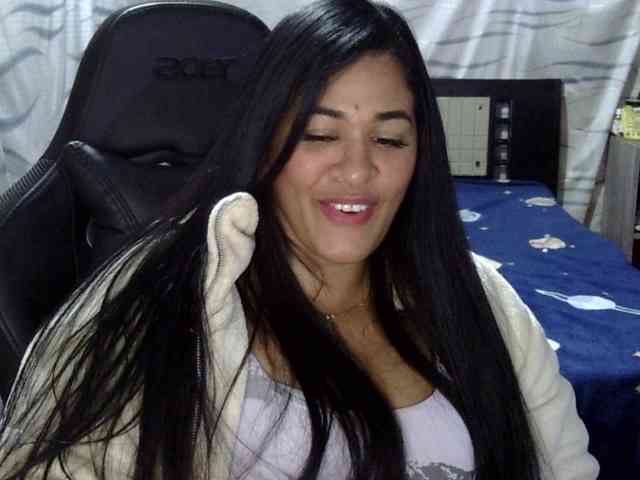 Letty33 webcam