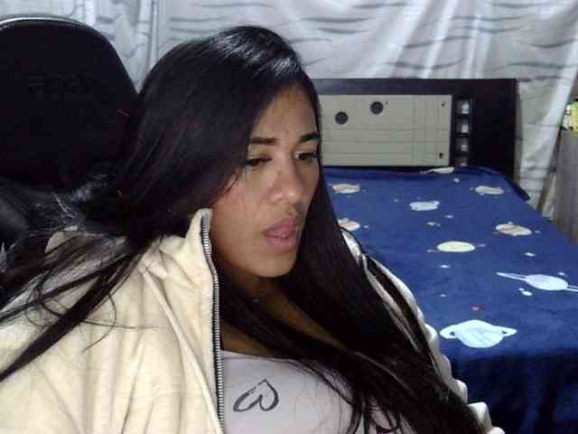 Letty33 webcam