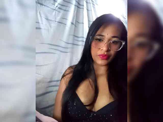 Letty33 webcam