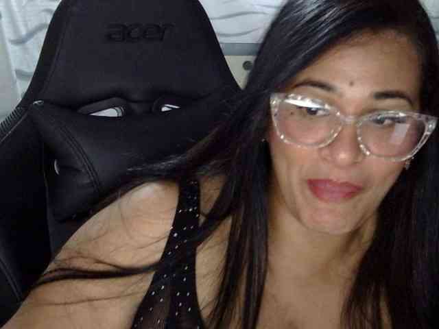 Letty33 webcam