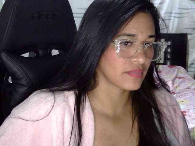 Letty33 webcam