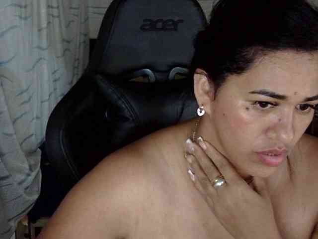 Letty33 webcam