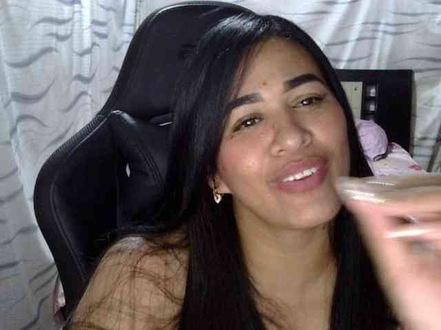 Letty33 webcam