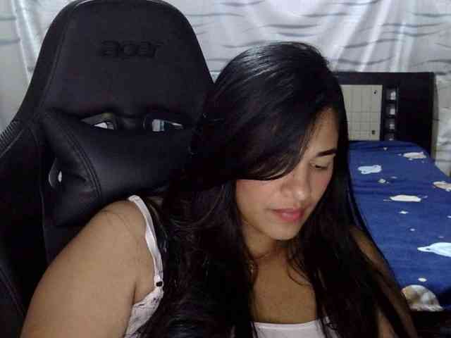 Letty33 webcam