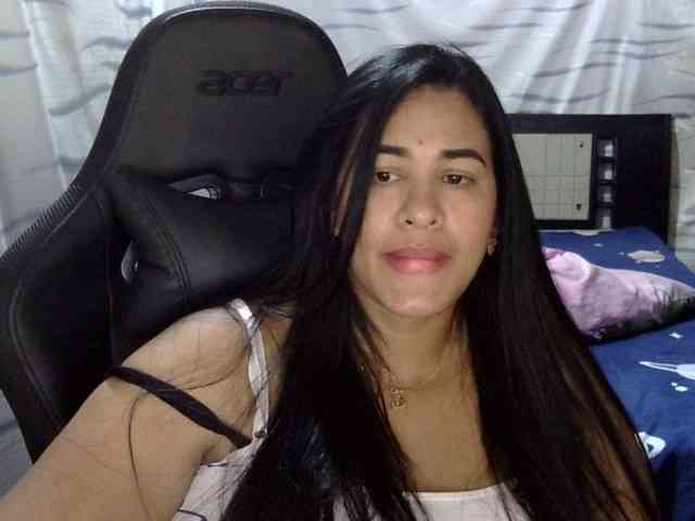 Letty33 webcam