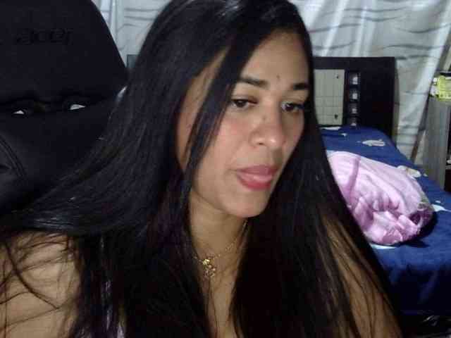 Letty33 webcam
