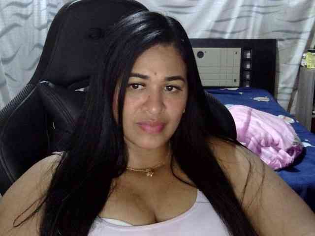 Letty33 webcam