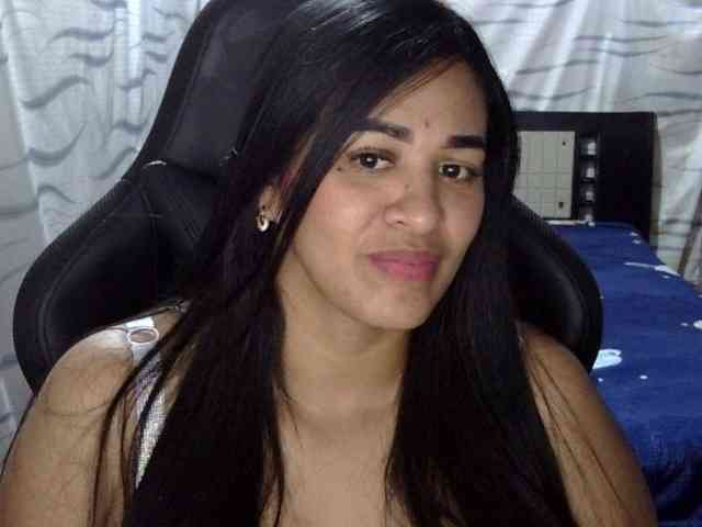 Letty33 webcam
