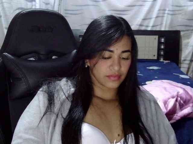 Letty33 webcam