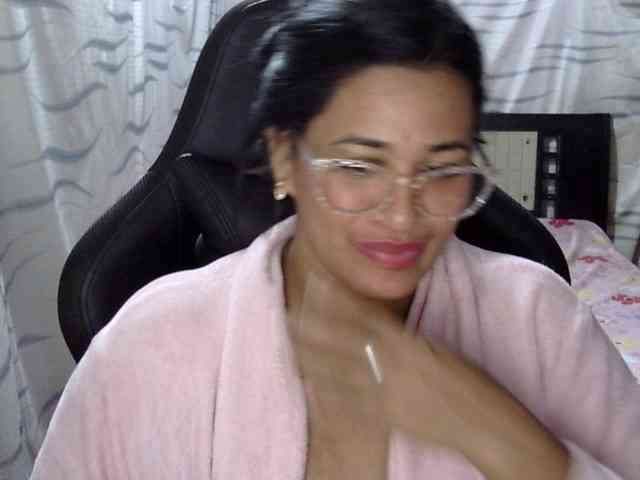 Letty33 webcam