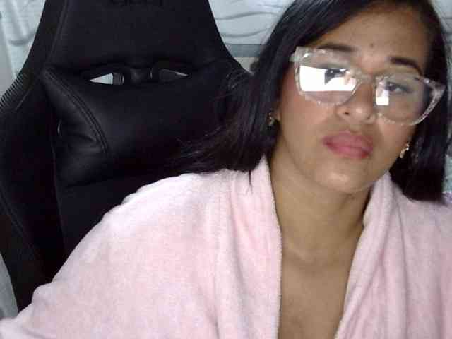 Letty33 webcam