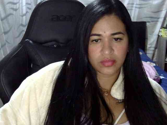 Letty33 webcam