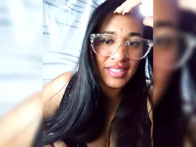Letty33 webcam