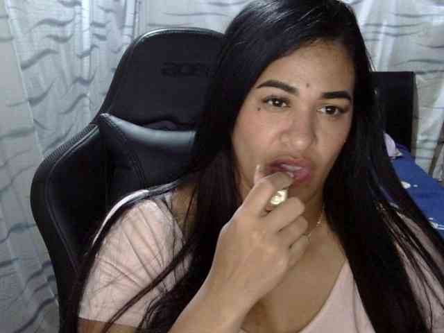 Letty33 webcam
