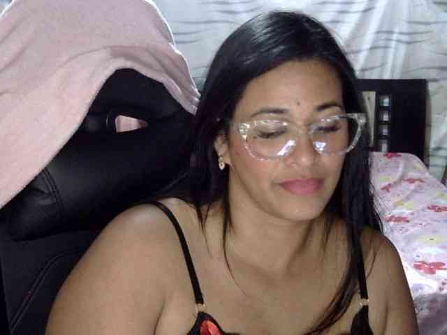 Letty33 webcam
