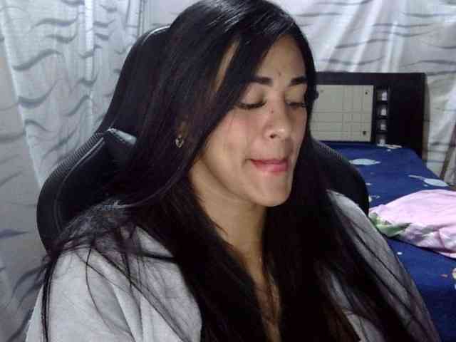 Letty33 webcam