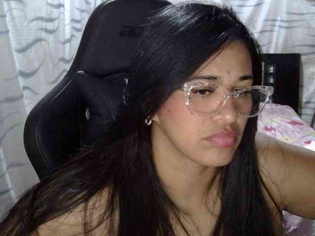 Letty33 webcam