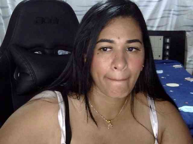 Letty33 webcam
