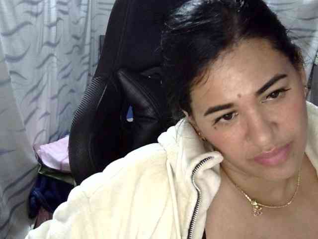 Letty33 webcam
