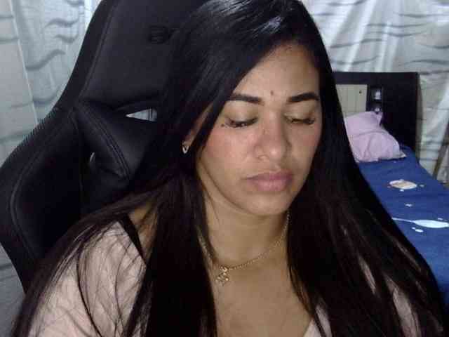 Letty33 webcam