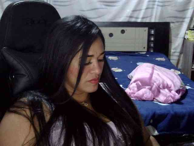 Letty33 webcam