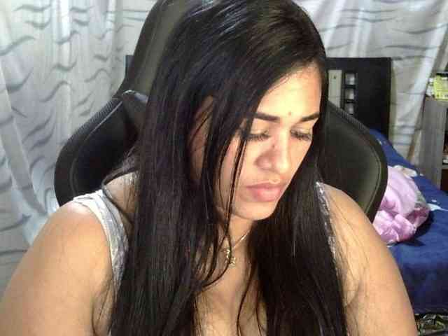 Letty33 webcam