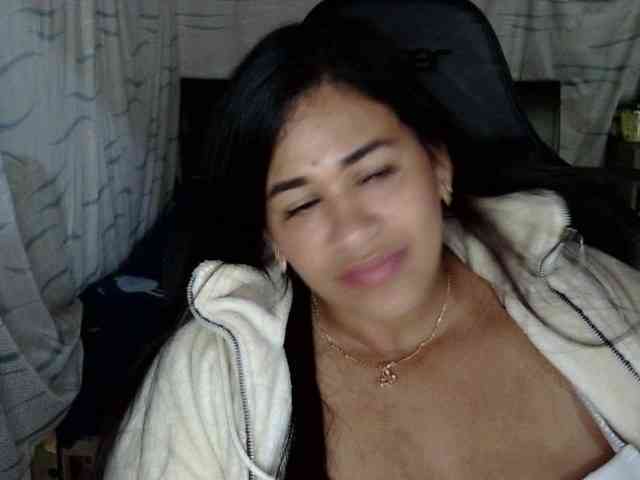Letty33 webcam