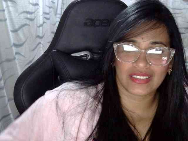 Letty33 webcam