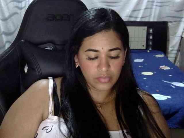 Letty33 webcam