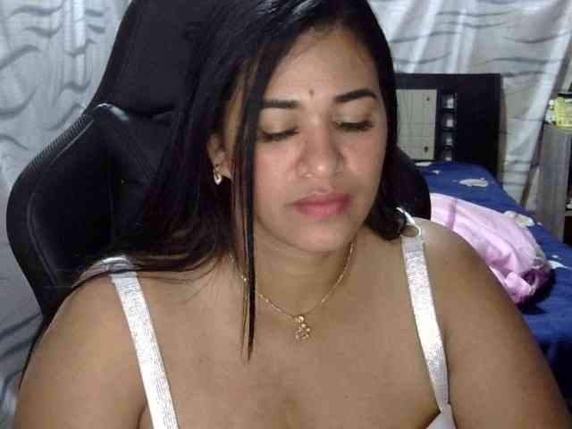 Letty33 webcam