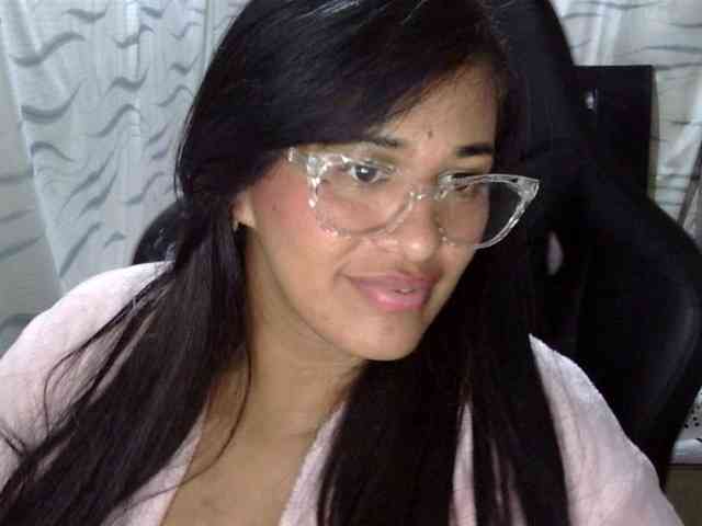 Letty33 webcam