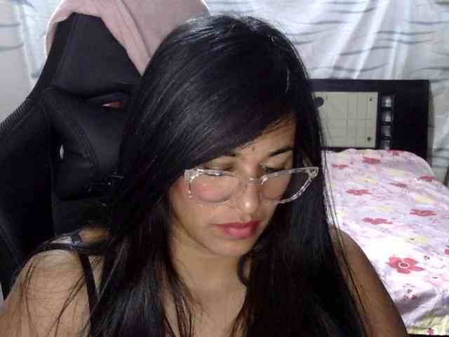 Letty33 webcam