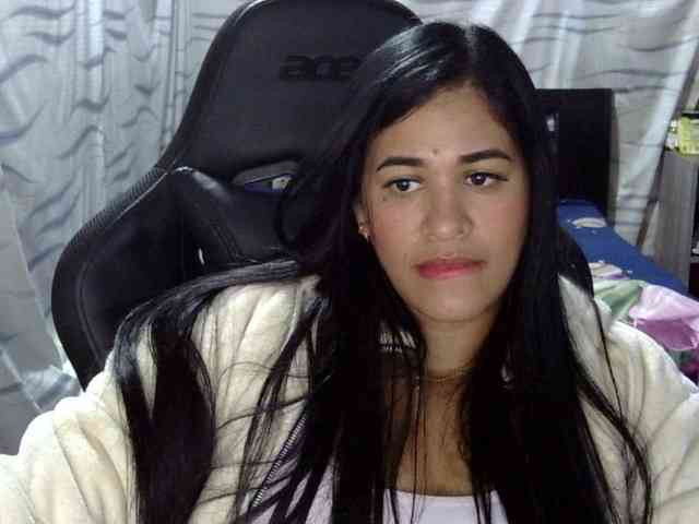 Letty33 webcam