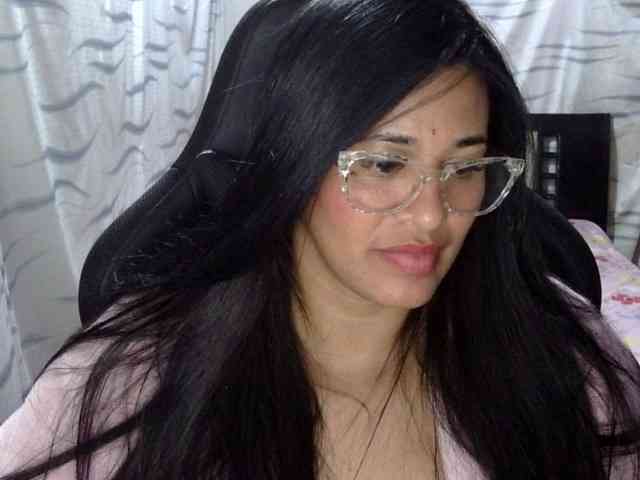 Letty33 webcam