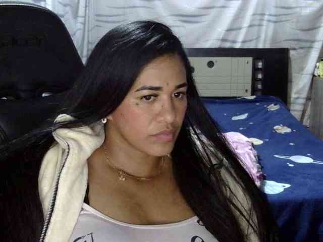 Letty33 webcam