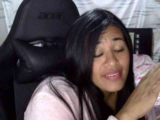 Letty33 webcam