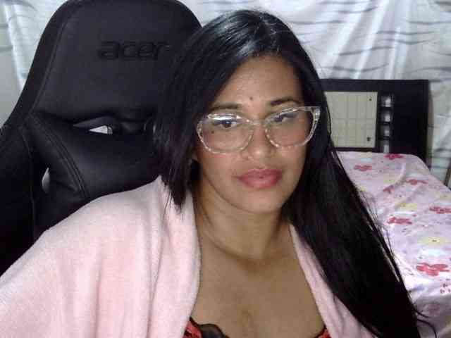 Letty33 webcam