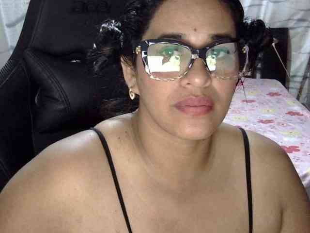 Letty33 webcam