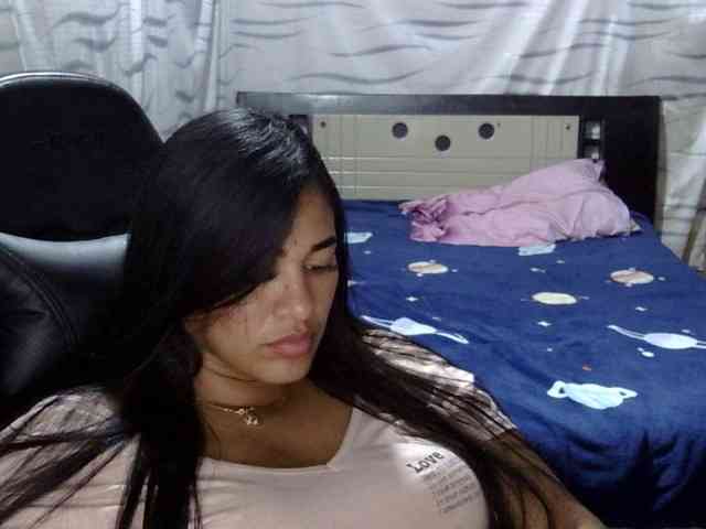 Letty33 webcam