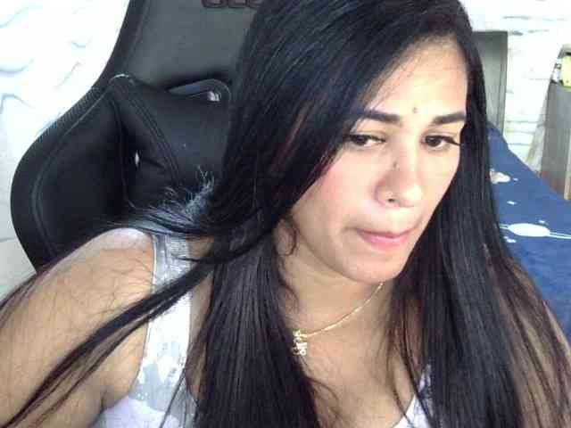 Letty33 webcam
