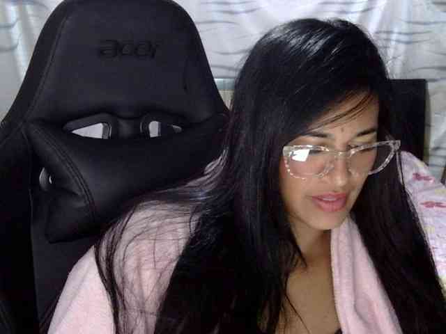 Letty33 webcam