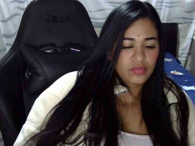 Letty33 webcam